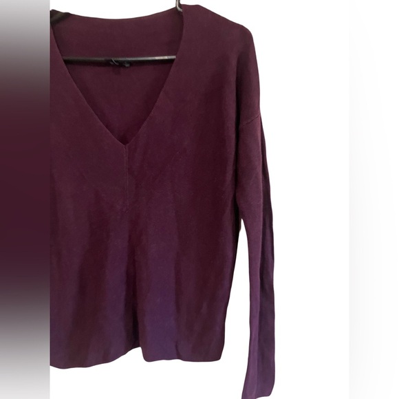 Eileen Fisher S Lightweight Tencel Silk Purple V-
Neck Pullover Sweater Sz S - Picture 2 of 9